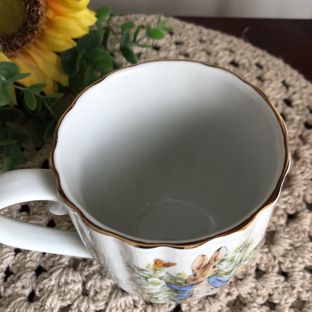 Peter Rabbit White Ceramic Mug - Easter - Picture 2 of 4